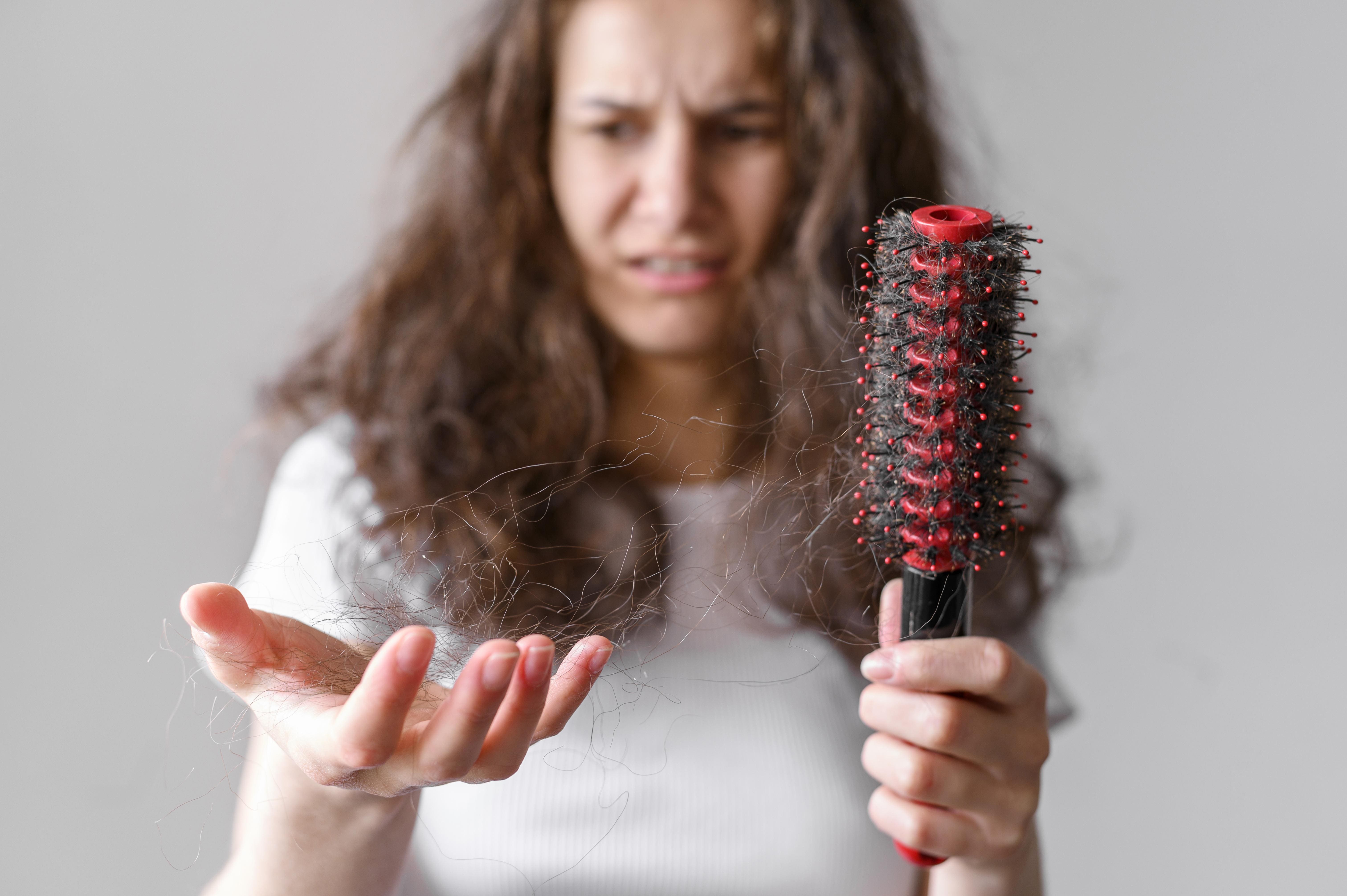 Mudah Dilakukan, Ketahui 6 Cara Ampuh Atasi Rambut Rontok Berikut!